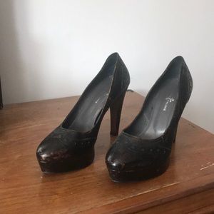 Italian sz 39 pumps W/ extra platform